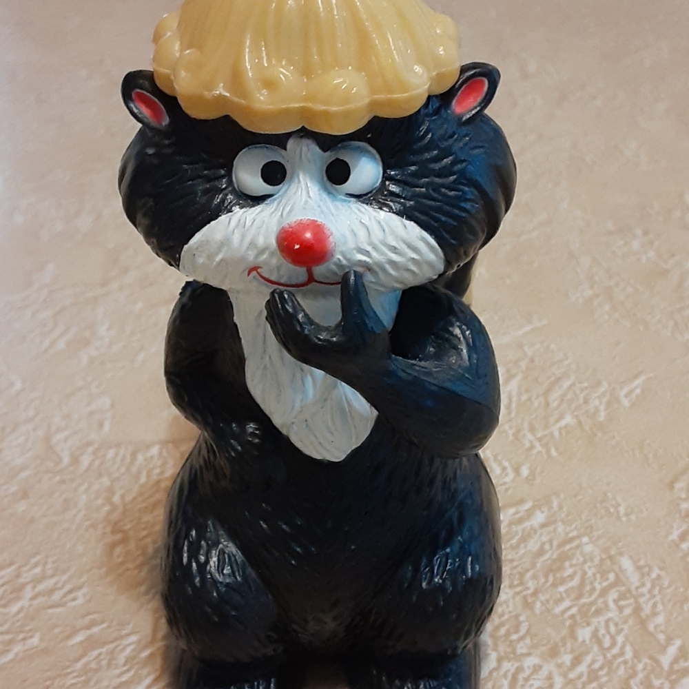 Vintage JSNY Figural Skunk Salt Shaker Hong Kong